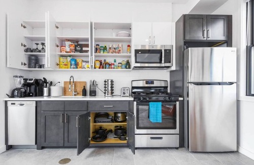 Central Business District Hotel | ✮Unique 1BR | Walk to NJPAC/NJPENN | 30min to NYC✮