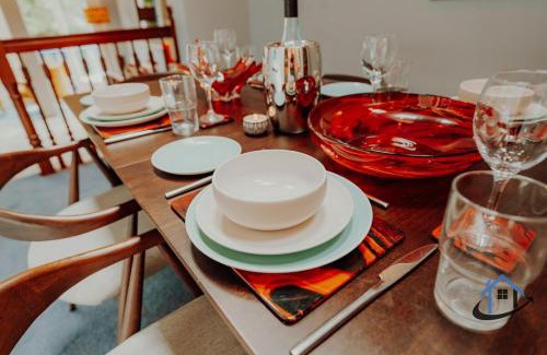 Hampton Wick Casa | Unique Boathouse, detached free parking x4 cars