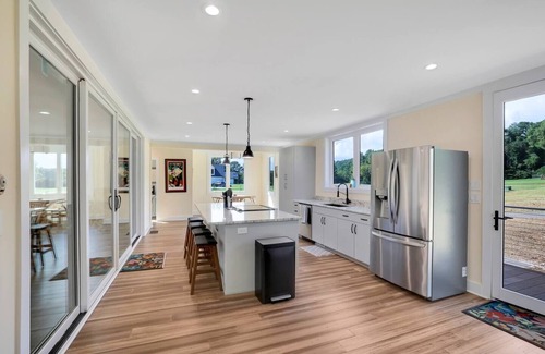 Ball Ground Casa | Unique Container House on the Etowah River!