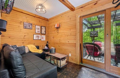 Somerdale Casa | Unique Dover Accommodation with a Hot Tub Perfect for Glamping in Ohio