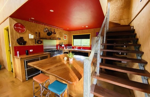 Hunchy Cabina | Unique funky Arthouse ‘Franks Place’ Hunchy Valley