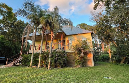 New Smyrna Beach Casa | Unique Furnished Tropical Lodge in New Smyrna Beach