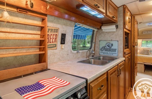 La Menitre Cabaña | Escapada única en una Airstream vintage en Anjou