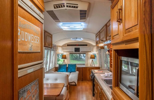 La Menitre Cabaña | Escapada única en una Airstream vintage en Anjou