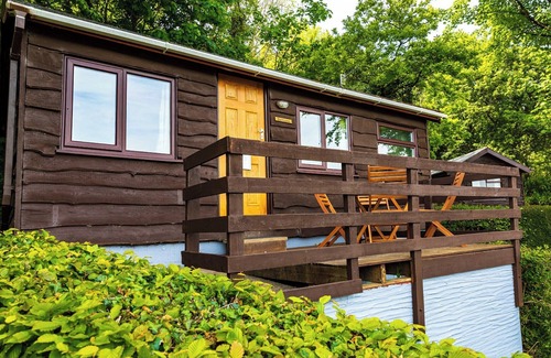 Berrynarbor Chalet De Esquí | Unique, peaceful, cosy and quaint cedar wood built holiday lodge.