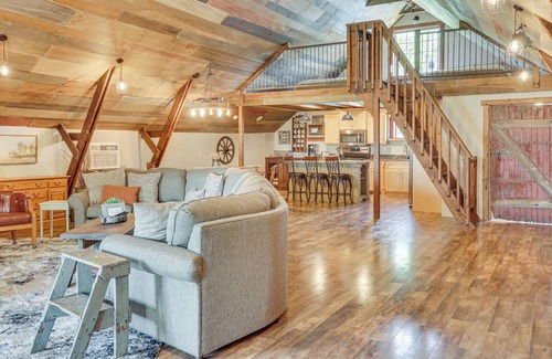 Stevens County Casa | 'The Boars Abode' Renovado Barn Home en Donnelly!