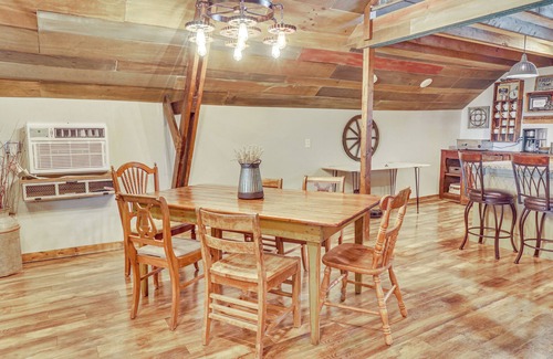 Stevens County Casa | 'The Boars Abode' Renovado Barn Home en Donnelly!