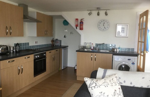 St. Margaret's Hope Cabaña | Casa de playa única en un pueblo pintoresco.