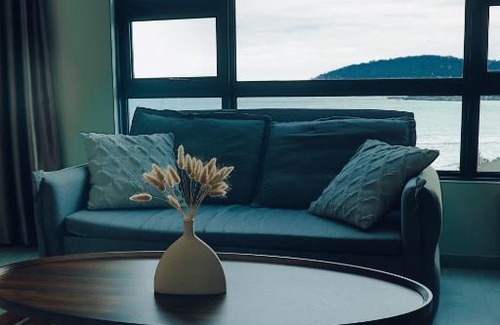 Pusat Bandar Apartamento | Unique Seaview Corner Unit, JQ CityCenter, Netflix