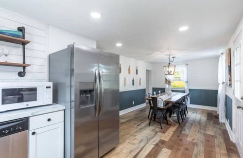 Cambra Casa | Unique Stay! Ricketts Chic Farmhouse Retreat w/ BUBBLE Tent