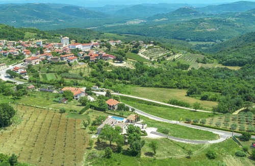 Vizinada Cabaña | Pintoresca Villa en Vižinada, Croacia con Piscina