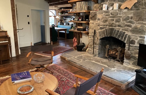 Woodstock Casa | Unique Woodstock House with Swimming Pool - walk to town