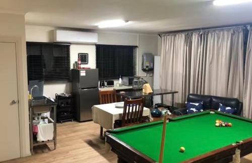 Maiden Gully Casa | Unique Zone half house with games room & outdoor jacuzzi in Maiden Gully, Bendigo