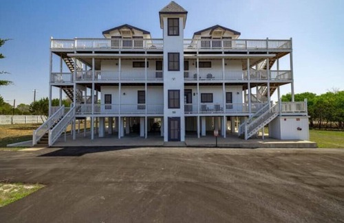 Liberty Hill Casa | Unit 1 Charming 2 bedroom at River Ranch Inn