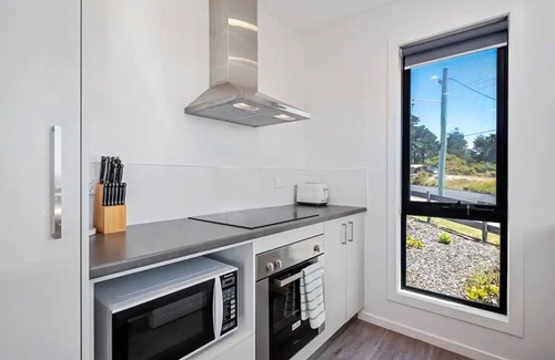 Scamander Apartamento | Unit 2 - Stunning Views - Scamander Lifestyle!