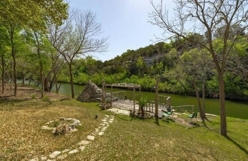 Liberty Hill Casa | Unit 6 Fun Whimsical 2-Bedroom Stay by the River!