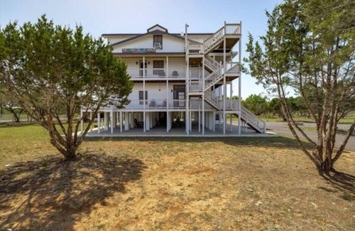 Liberty Hill Casa | Unit 6 Fun Whimsical 2-Bedroom Stay by the River!