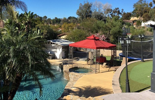 Encinitas Casa | 1 habitación 1 baño privado en vecindario exclusivo con piscina, spa, cancha de básquetbol / VB
