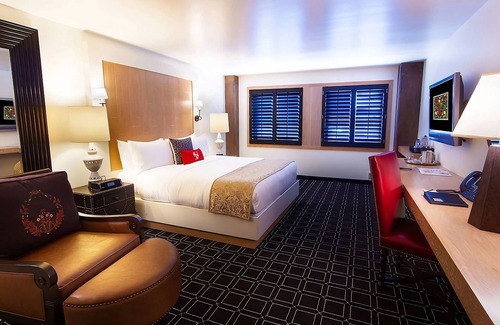 San Jose Hotel | Unit with Jacuzzi! Near Winchester Mystery House w/ Parking! Rooftop Terrace