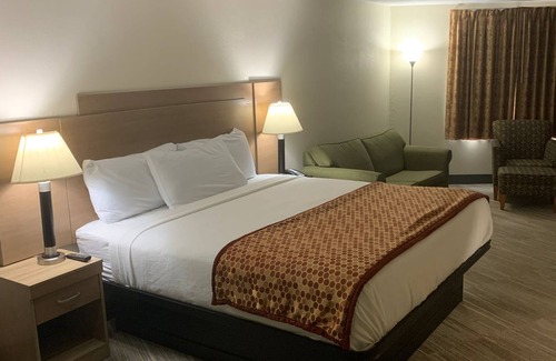 Stevens Point Hotel | University Inn & Suites Stevens Point