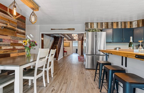 Weyauwega Cabaña | Unplug at RIVER RUN—Secluded, Waterfront, Kayaking