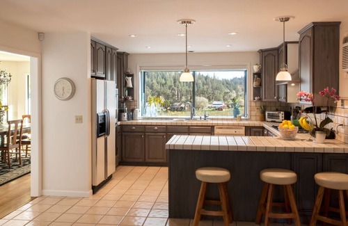 Graton Casa | Vistas insuperables dentro y hacia fuera En esta Vineyard Estate 3-Acre