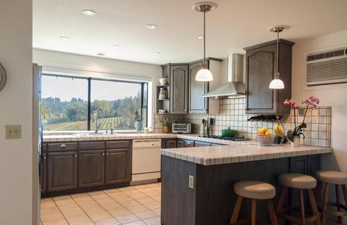 Graton Casa | Vistas insuperables dentro y hacia fuera En esta Vineyard Estate 3-Acre