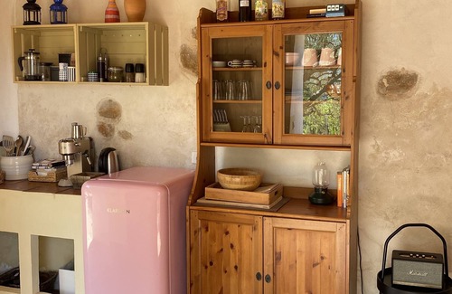 Roquevaire Cabina | Inusual casita de piedra en las colinas