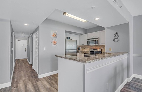 Myrtle Beach Condominio | Unwind by the Waves Oceanfront Suite