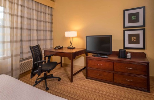 Durham Hotel | Unwind in 4 Classic Units W/ FREE Parking in Durham! Pets Allowed, Pool!