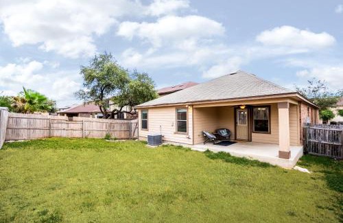 San Antonio Casa | Unwind in Style and Comfort home