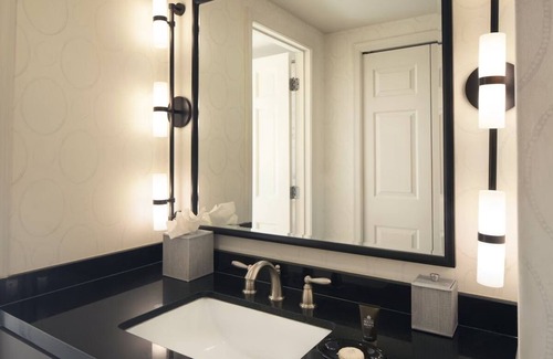 West End Hotel | Unwind in Style and Comfort! 3 Relaxing Units at Melrose Georgetown Hotel