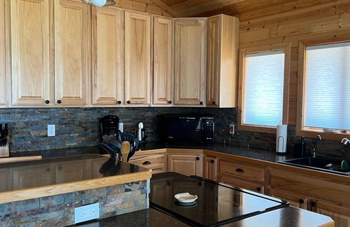 Minong Chalet De Esquí | Up north Lake Cabin with 2 King beds on 9 acres