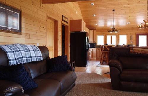 Minong Chalet De Esquí | Up north Lake Cabin with 2 King beds on 9 acres
