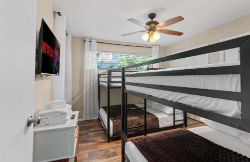 McNeil Casa | Up to 32 People - Luxurious Home