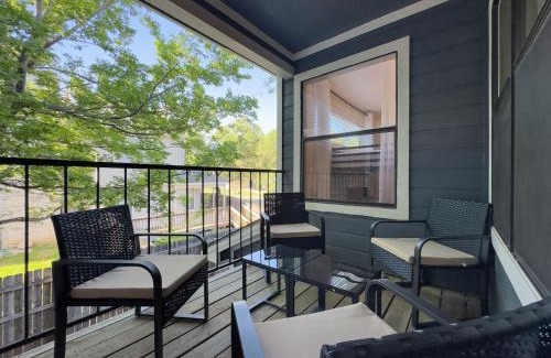 McNeil Casa | Up to 32 People - Luxurious Home