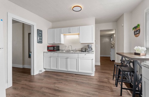 Manitowoc Apartamento | Upbeat Apt on Wollmer - 1 Mile to Maritime Museum Manitowoc