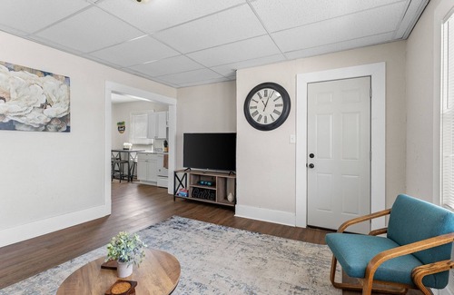 Manitowoc Apartamento | Upbeat Apt on Wollmer - 1 Mile to Maritime Museum Manitowoc