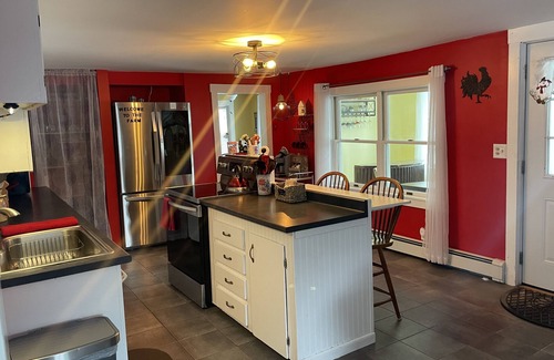 Danville Otro | Updated 1825 Maine Farmhouse