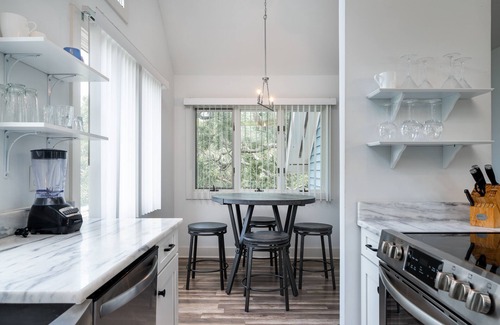 Johns Island Casa | Actualizado 4BR North Beach Cottage cerca de la playa! ¡Mascota amigable! Tarjetas de Amenidad!