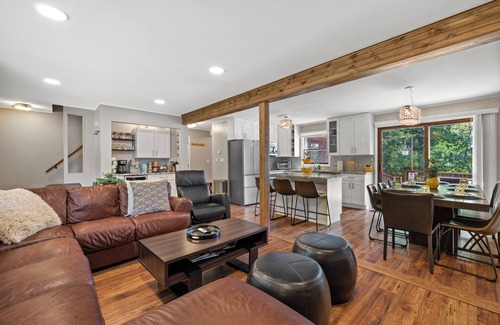 Como Casa | Updated cabin near Lake Como and Downtown Lake Geneva!