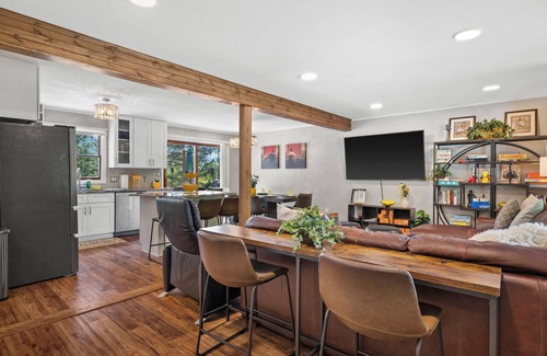 Como Casa | Updated cabin near Lake Como and Downtown Lake Geneva!