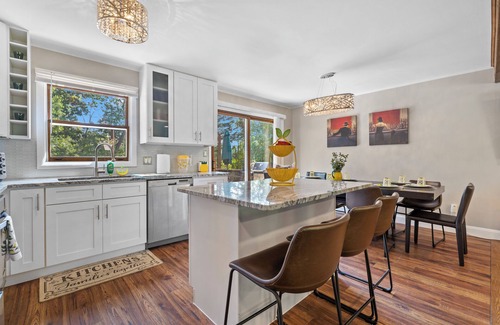 Como Casa | Updated cabin near Lake Como and Downtown Lake Geneva!