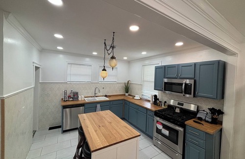 Belmont Cragin Casa | Updated Chicago Bungalow on a Beautiful and Calm Neighborhood Greenway Boulevard