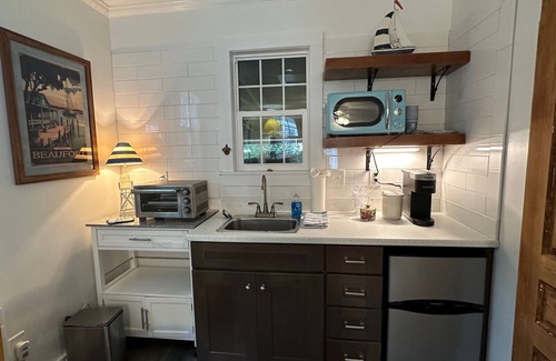 Morehead City Casa | Updated Guest House in Beaufort Historic District--Walkable to Front Street!