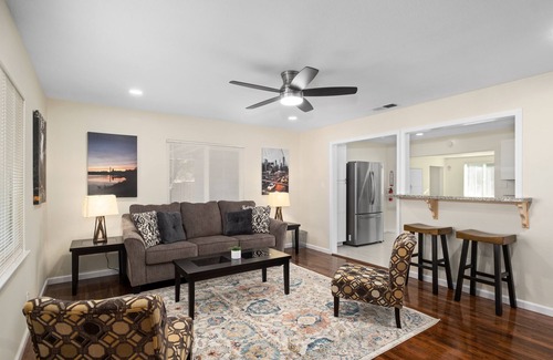 Fresno Casa | Upgraded 3B/2Bth w DinningR on Peaceful Street