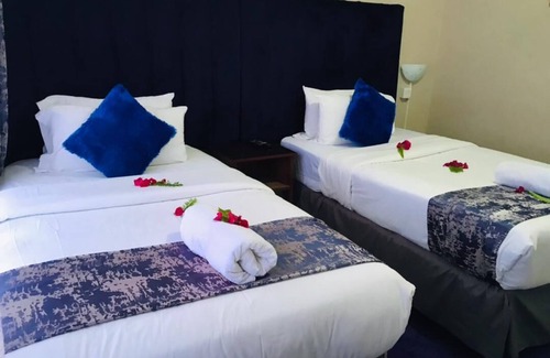 Bulawayo Cabina | uPhondo Lodge