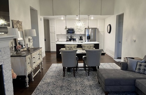 Rigden Farm Apartamento | Upscale, 2 bedroom, 2 bath apartment. Convenient location at Rigden Farm.