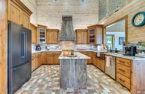 Eufaula Casa | Upscale A-Frame Escape with Lake Access in Quinton!