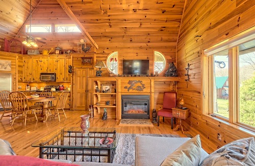 Choestoe Cabina | Upscale cabin in the north Ga. mountains on a peaceful pond. Pet friendly !